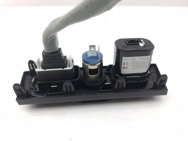 Hyundai i20 USB-aansluiting OEM 84644Q0600 - Gebruikt image 4