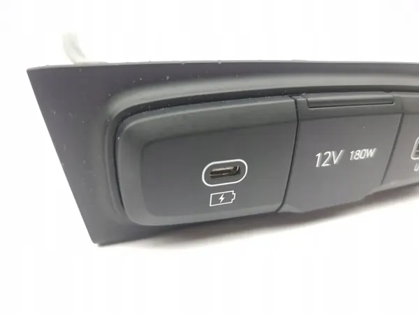 Hyundai i20 USB-aansluiting OEM 84644Q0600 - Gebruikt image 5