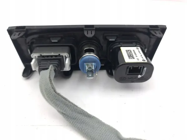 Hyundai i20 USB-aansluiting OEM 84644Q0600 - Gebruikt image 6