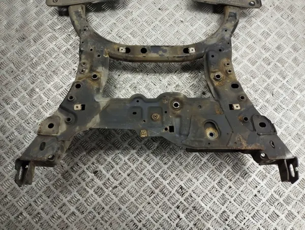 Subchasis delantero Mercedes-Benz OEM AMD84682 Usado image 7