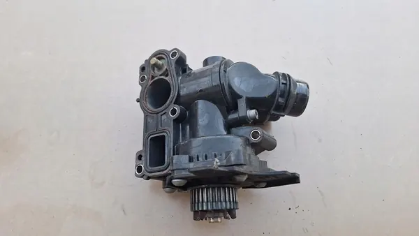 Vattenpump Audi A4 B8 2.0 TFSI 06H121026BA image 2