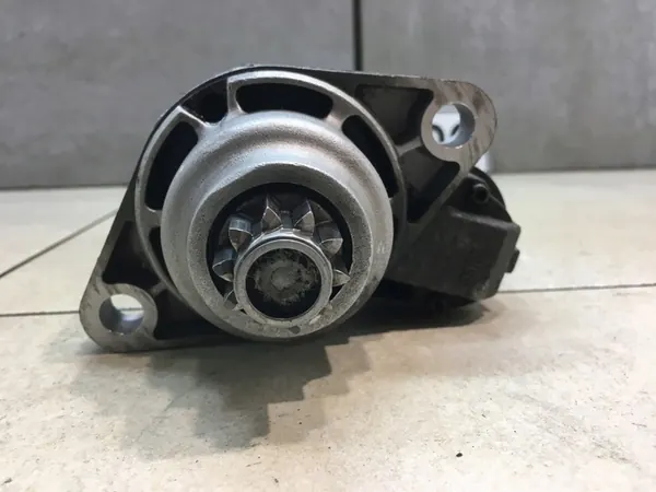 Motor de arranque VW Golf V 1.6 D6GS13 image 4