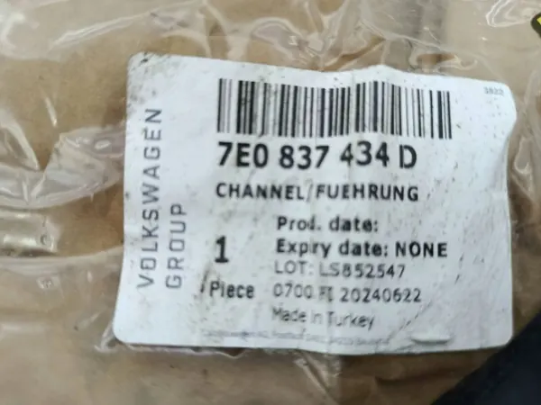 VW T5 Ovensuojus OEM 7E0837434D Oikea etu image 4