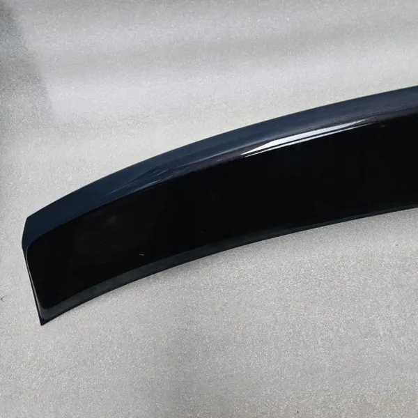 Garniture Hayon Ford Mustang VII OEM PR3B-C44214-A image 3