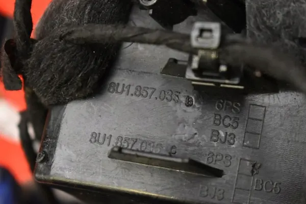 OEM 8U1857035 Passagerarhandskfack för Audi Q3 8U image 10