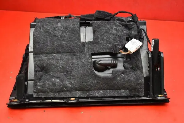 OEM 8U1857035 Passagerarhandskfack för Audi Q3 8U image 4