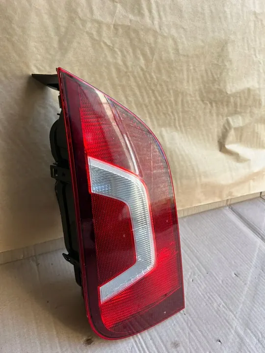 Vänster baklampa VW Up före facelift OEM 1S0945095G image 2