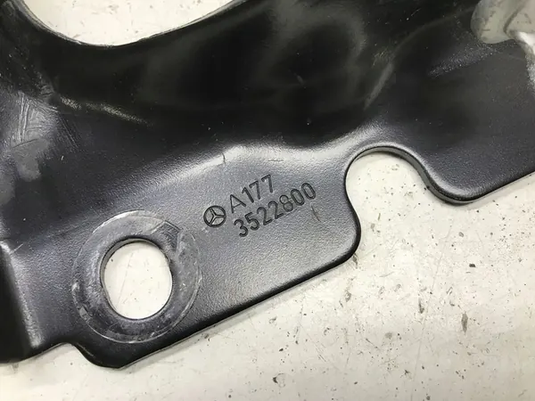 MERCEDES A W177 HB 1.3H 2024 Support Droit Arrière A177352280 image 6