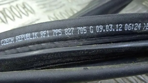 Porsche Cayenne 7P5 bagageluckstätning OEM 7P5827705 image 3