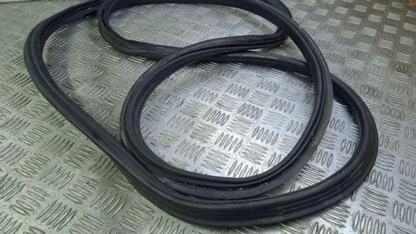 Porsche Cayenne 7P5 bagageluckstätning OEM 7P5827705 image 4