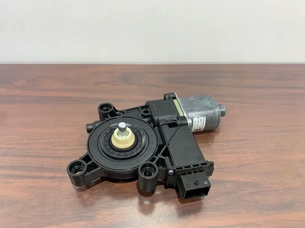 Alfa Romeo Stelvio vänster bakruta motor OEM 0130822071 image 2