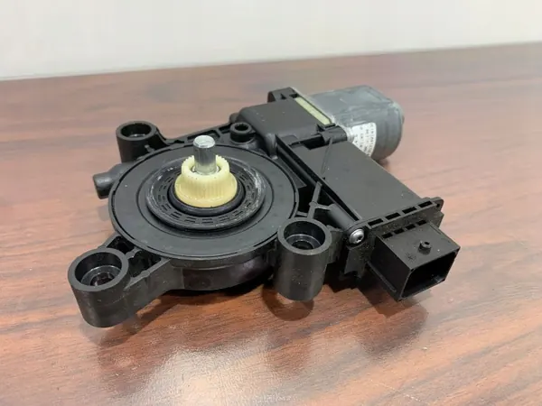 Alfa Romeo Stelvio vänster bakruta motor OEM 0130822071 image 3