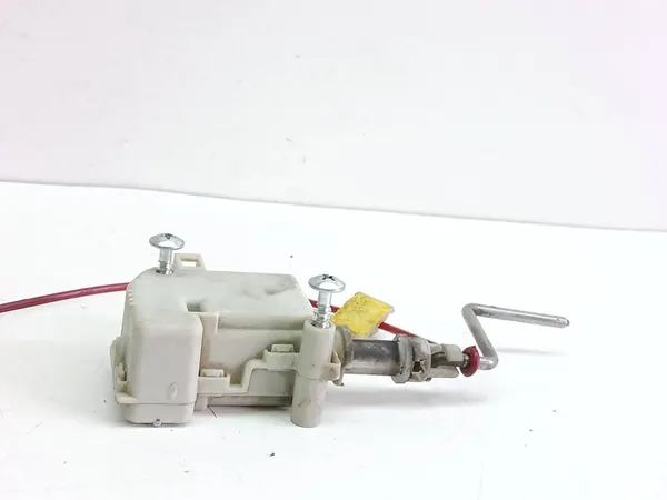 Audi A6 S6 C5 2001 Bränsletanklucka Aktuatorer OEM 3B0959781 image 3