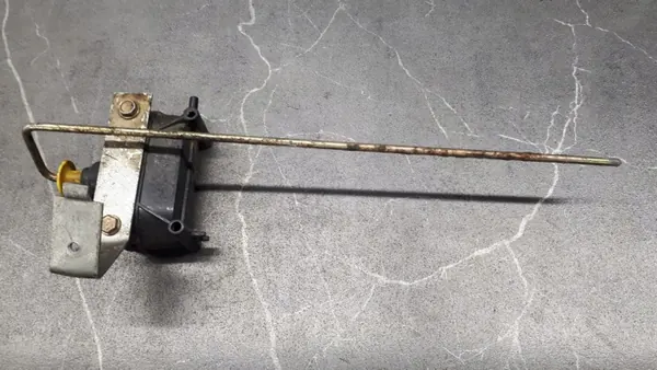 Centrale vergrendelingsactuator Mercedes W123 OEM silownik zamka centralnego image 4