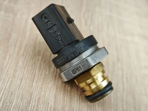Polttoainepainetunnistin OEM 06H906051K Audi A5/A4 image 3