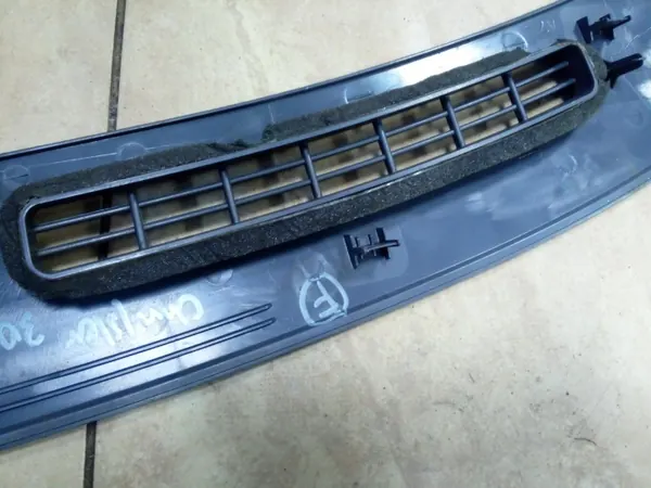 Cadre de grille OEM 1FQ54TRMAB pour Chrysler 300C '05-10 image 9