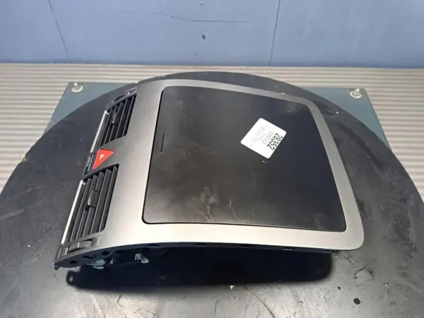 OEM Wrakowisko-28352- Boîte console centrale VW Touran image 3