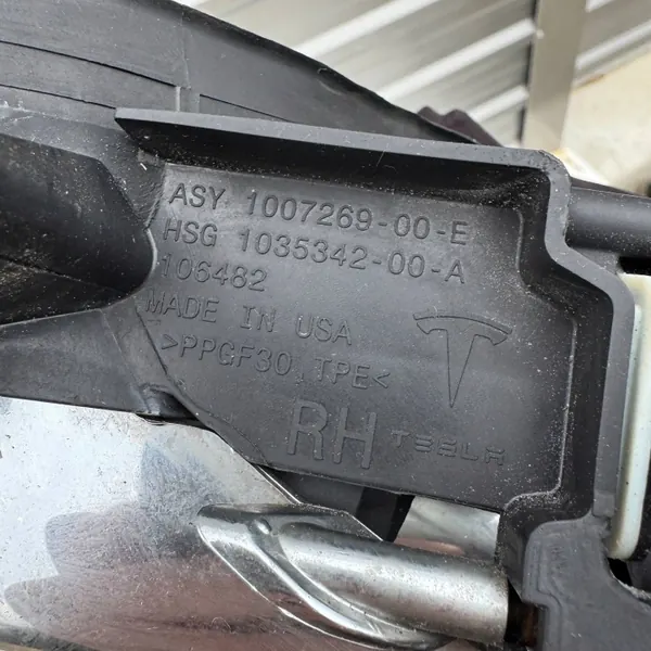 Tesla Model S Oikea etu-ilmanotto OEM 100726900E image 3