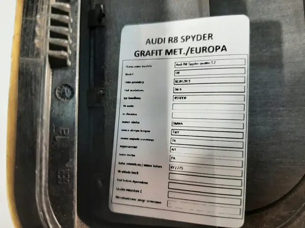 Grille de ventilation coffre Audi R8 Spyder OEM 7E0819181 image 4