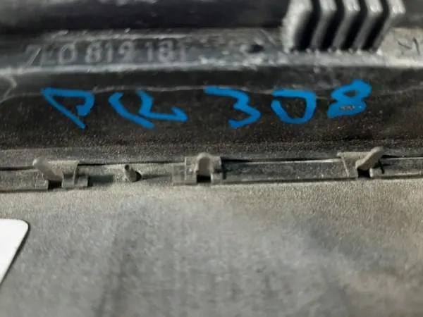Grille de ventilation coffre Audi R8 Spyder OEM 7E0819181 image 5