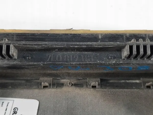 Grille de ventilation coffre Audi R8 Spyder OEM 7E0819181 image 6