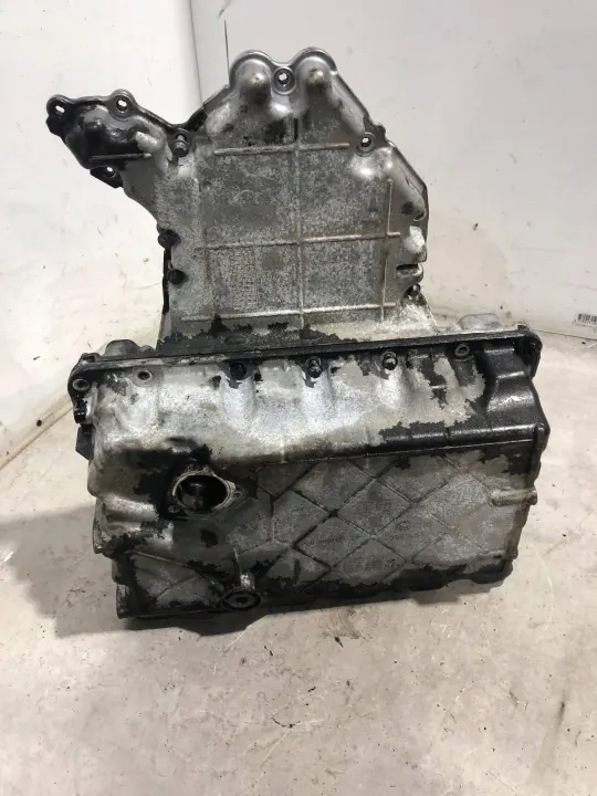 Cárter de aceite Mercedes OEM A6540143801 - Usado image 3