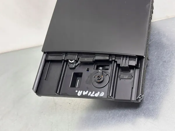 Cendrier console centrale KIA Optima 2018 OEM 84690D4BJ0BYF image 5