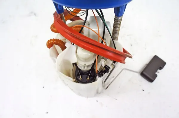 Audi A3 III 8V 2.0i Brandstofpomp Drijver 5Q0919051BK image 3