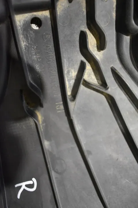 Voorste rechter wielkast-set OEM A2068842600 Mercedes W206 image 5