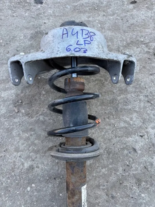 Audi A4 B8 Avant 2.0 TDI Etuvasen Jousitus OEM 8K0031CH image 3