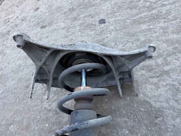 Audi A4 B8 Avant 2.0 TDI Etuvasen Jousitus OEM 8K0031CH image 4