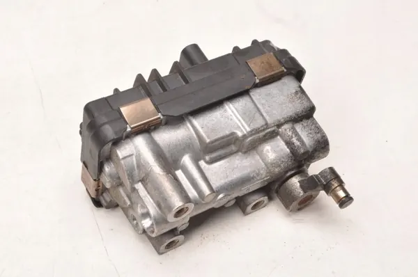 Actuador Turbo Mercedes OEM 6NW011934-03 para GLC X253 image 4