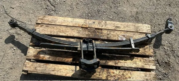 Takaosan lehtijousi OEM EZ32B2533 Nissan Titan 2016 image 2