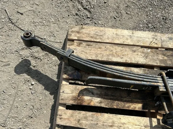 Takaosan lehtijousi OEM EZ32B2533 Nissan Titan 2016 image 4