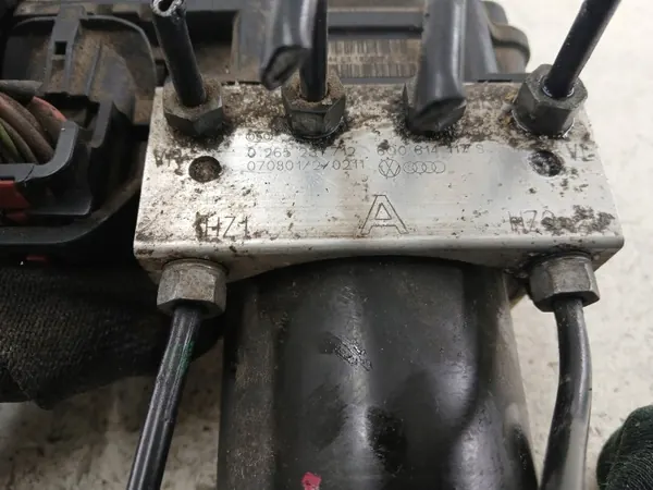 Pompe ABS Unité de Commande OEM 6Q0614117S Occasion image 7