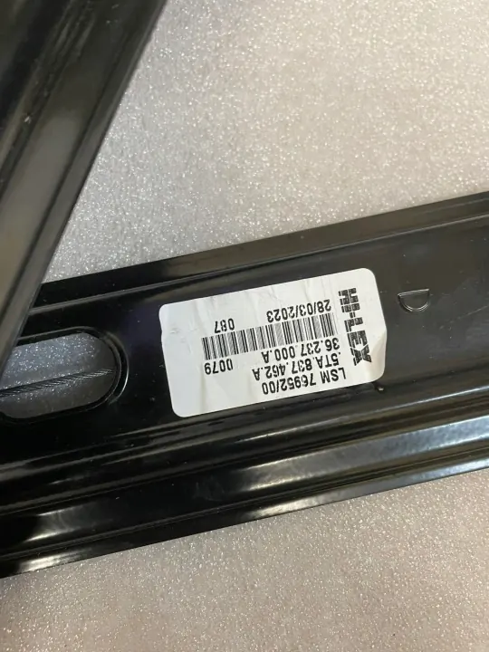 VW Touran 5T fönsterregulator OEM 5TA837462A/5TA837461A image 3