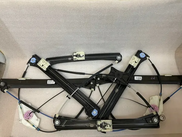 VW Touran 5T fönsterregulator OEM 5TA837462A/5TA837461A image 4
