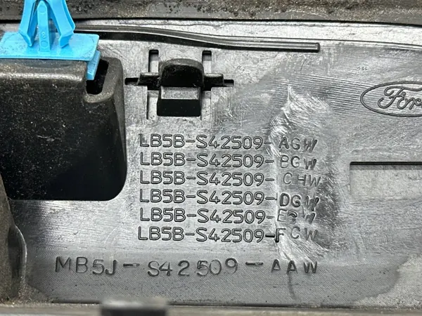 Barre d'éclairage plaque arrière Ford Explorer VI 2020 OEM LB5BS42509 image 10
