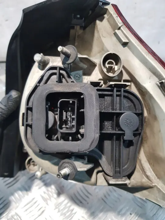 VW GOLF V Vänster Bakljus 1K6945095E image 4