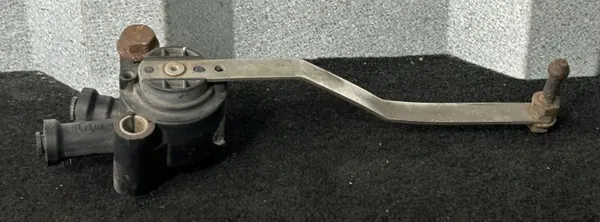 Válvula suspensión aire DAF OE 1604351 - Usado image 2