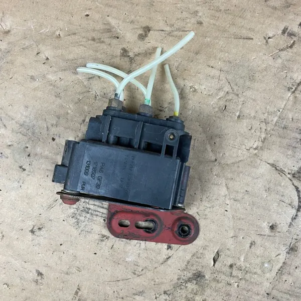 Válvula de elevación Airmatic Mercedes OEM a2123200358 image 3
