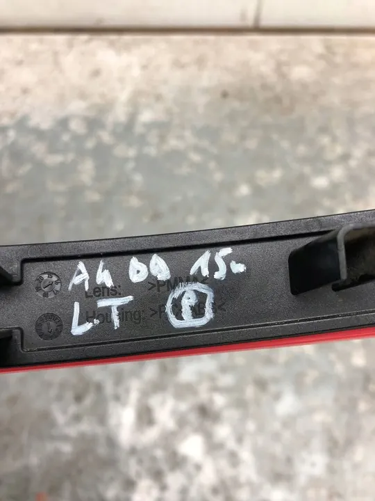 Vasen Takapuskuriheijastin Audi A4 B9 8W0945105D image 5