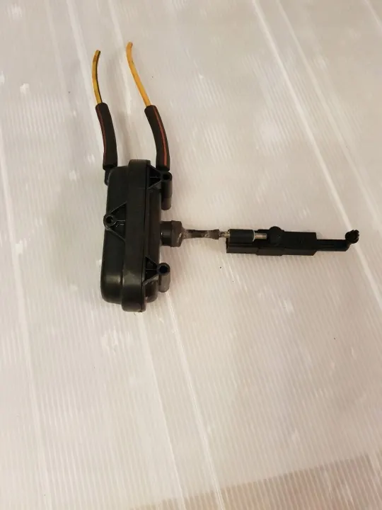 Actionneur de verrouillage hayon Mercedes W123 OEM image 2