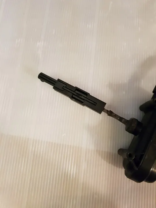 Actionneur de verrouillage hayon Mercedes W123 OEM image 3