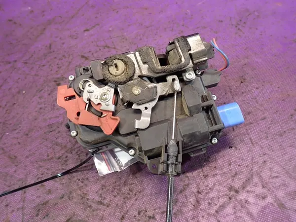 Rechts Heckschloss Skoda Fabia II 5D 6 Pins 5J0839016 image 3