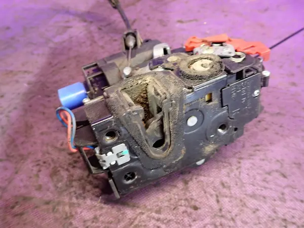 Rechts Heckschloss Skoda Fabia II 5D 6 Pins 5J0839016 image 4