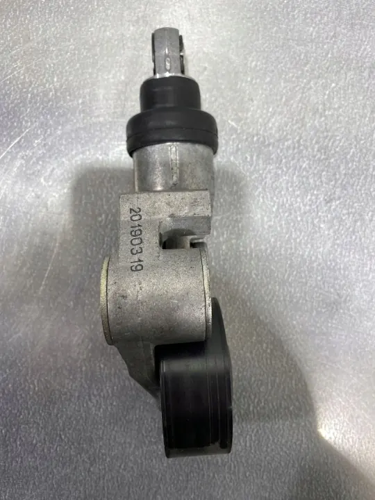 Tensor de correa alternador OEM F56989710 para Mazda CX-3 image 4
