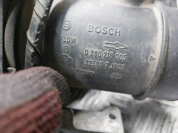 Suodattimen kotelo + ilmamassamittari Nissan Primera P12 image 2