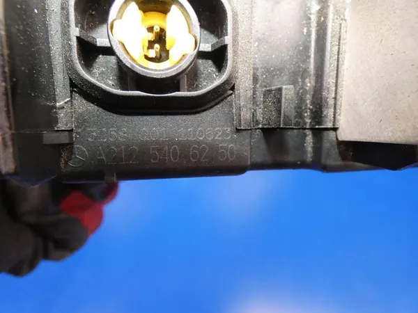 Conector de caja de fusibles Mercedes W212 3.0 CDI image 2