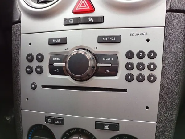 Radio Opel Corsa D OEM MM-0503-12, Usado, Sin Código image 4